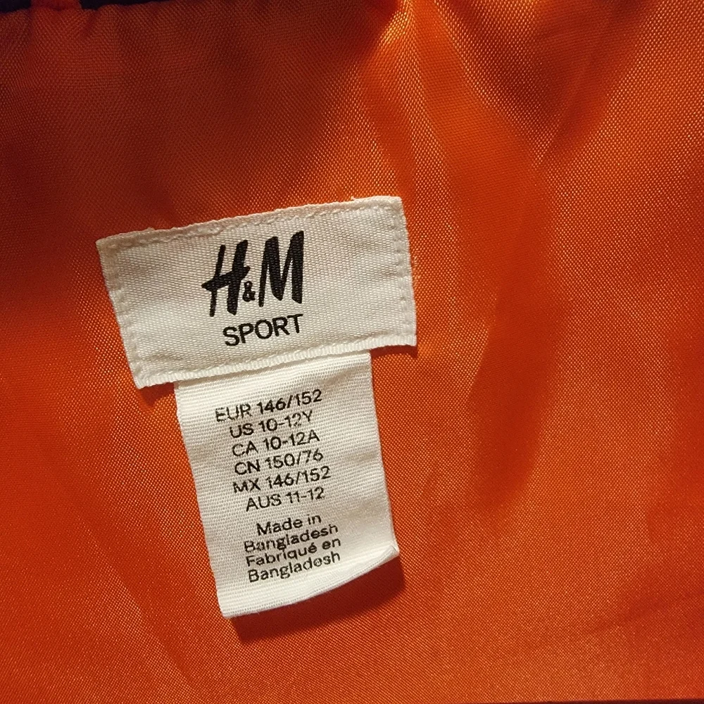 H&M Puffer Vest!! - Picture 4 of 4
